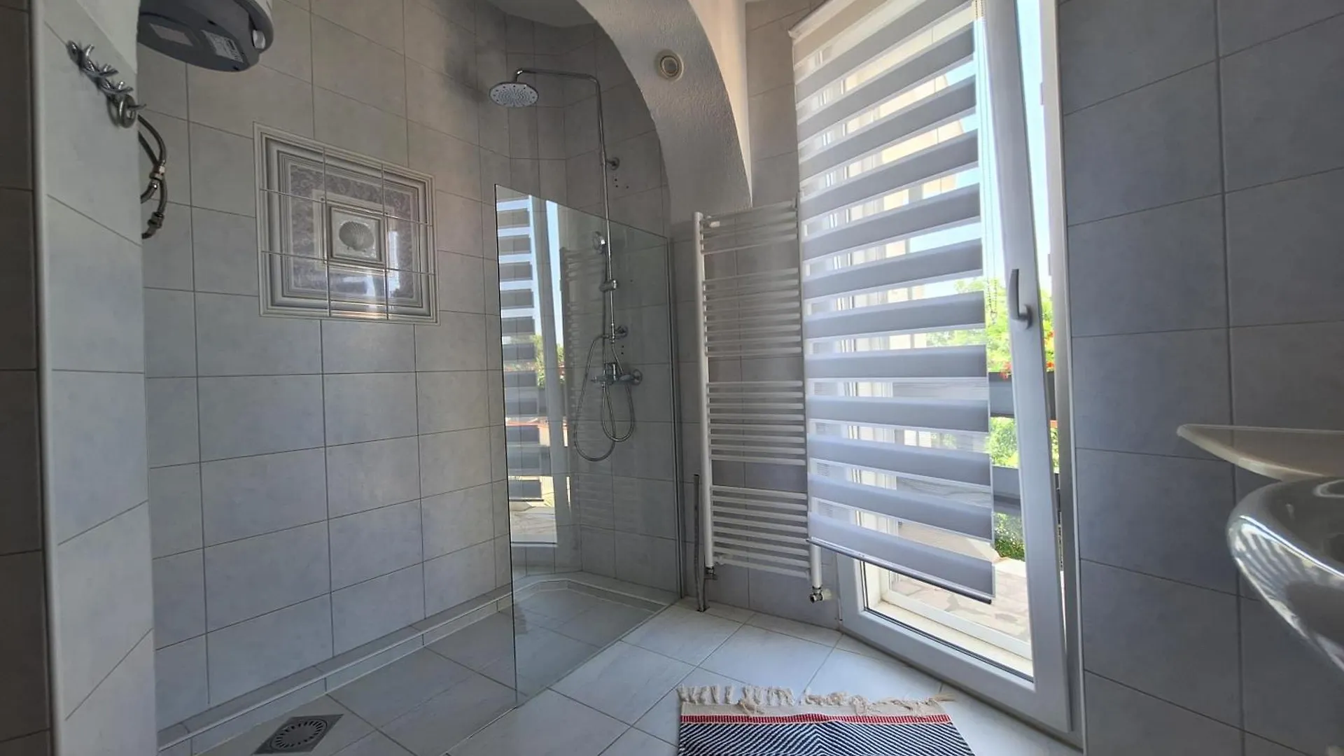 Apartment Seka With Terrace Povljana Croatia