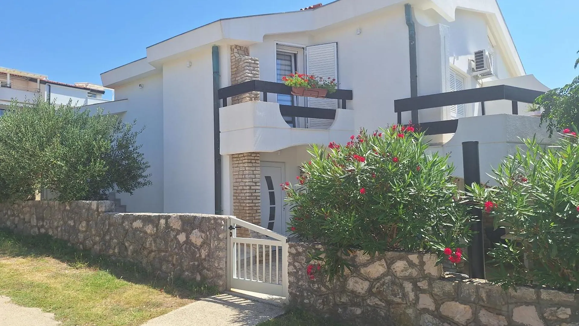 Apartment Seka With Terrace Povljana